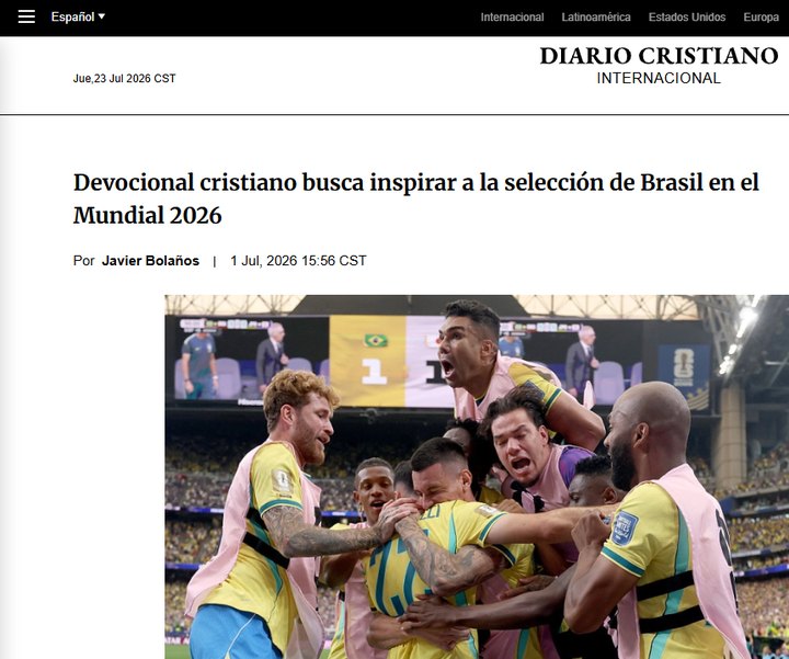 Diario Cristiano Internacional article headlined &lsquo;Devocional cristiano busca inspirar a la selecci&oacute;n de Brasil en el Mundial 2026&rsquo; with a photo of the Brazil national team celebrating